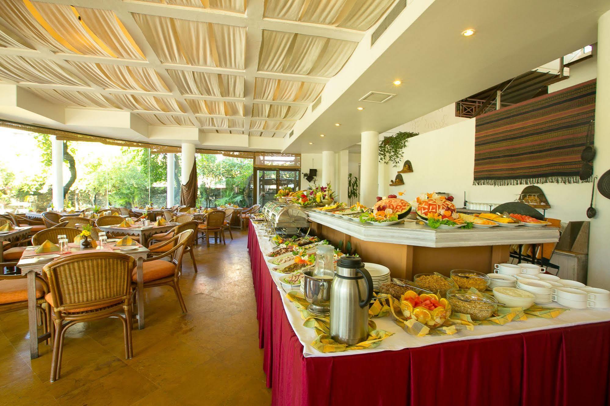 Shangri-La Village Resort, Pokhara Exterior foto